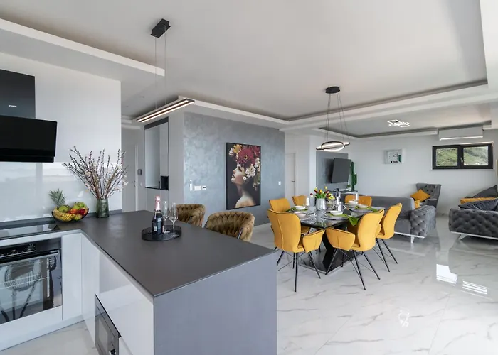 Lux Penthouse Panoramic View With Jacuzzi Apartamento Makarska